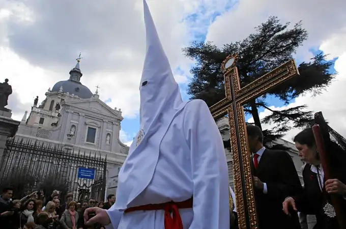 Podemos asalta la Semana Santa: Carmena prohíbe a los maceros salir en procesión