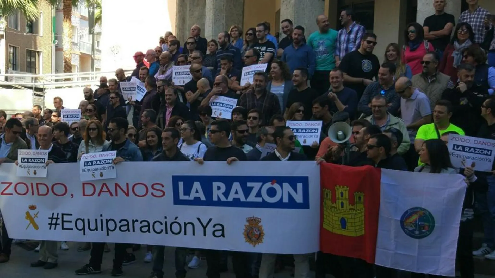 Manifestantes en Ciudad Real por la equiparación salarial de policías y guardias civiles