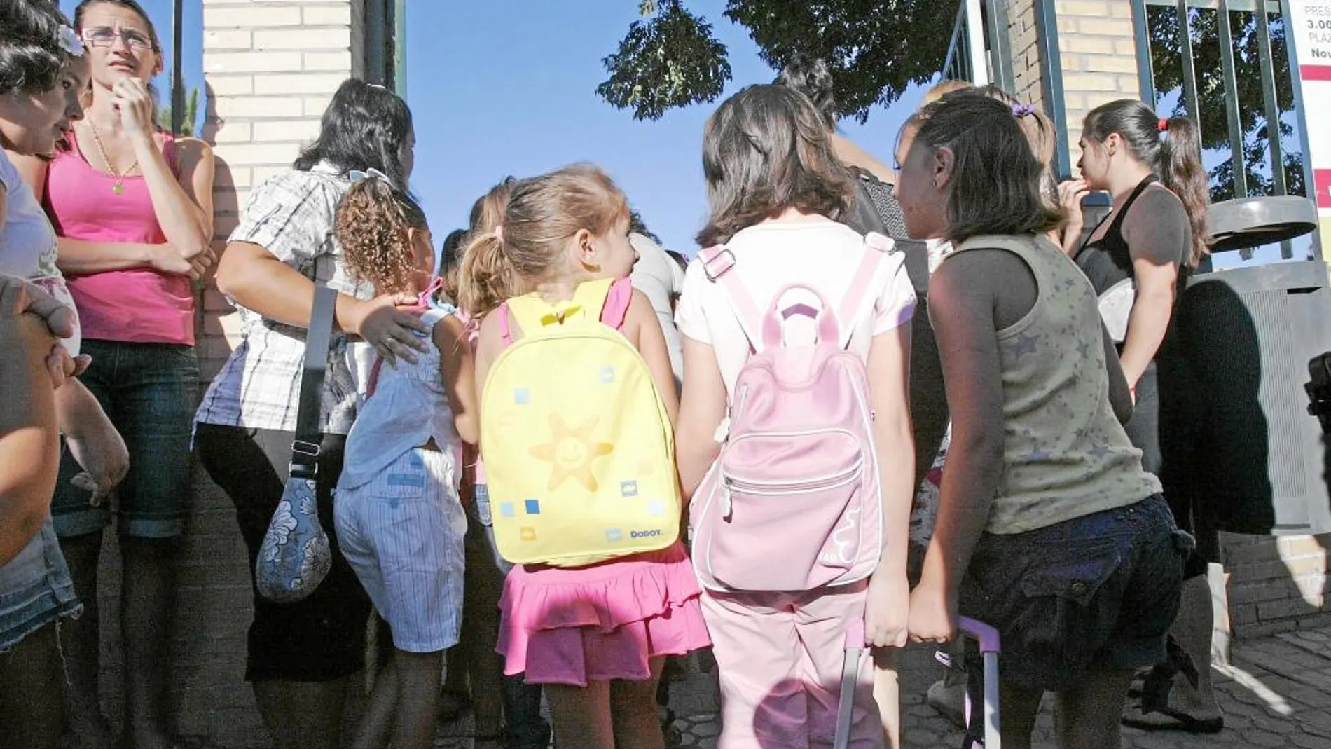 Las clases empiezan el jueves con incertidumbre en las plantillas