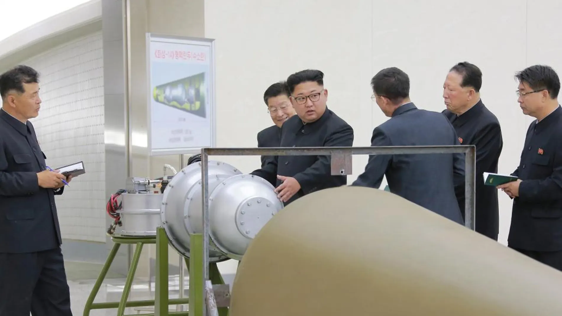 El líder norcoreano Kim Jong Un sigue de cerca el programa nuclear.