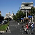 Ciclistas en la calle Alcalá libre de coches en la semana europea de la movilidad de 2016