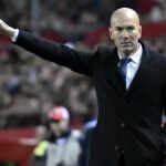 El entrenador francés del Real Madrid Zinedine Zidane, durante el partido en el estadio Ramón Sánchez-Pizjuán, en Sevilla.