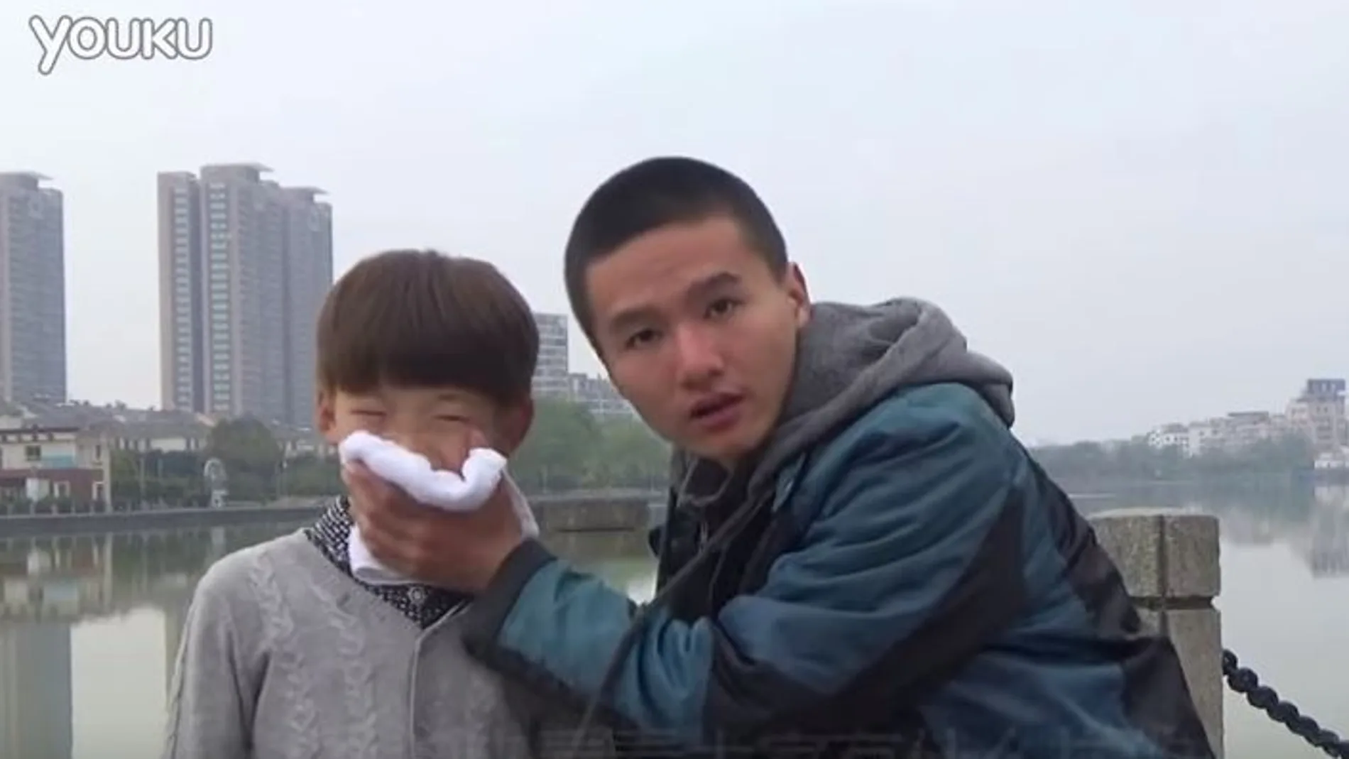 Así reacciona la gente en China al ver cómo secuestran a un niño en plena calle