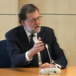 Imagen capturada de la señal de vídeo institucional que muestra al presidente del Gobierno, Mariano Rajoy