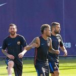 Neymar y Messi, durante el entrenamiento del Barça