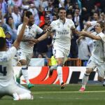 Los jugadores del Real Madrid celebran el gol marcado por su compañero Pepe