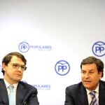 El presidente del PP de Castilla y León, Alfonso Fernández Mañueco, y el consejero de Empleo, Carlos Fernández Carriedo