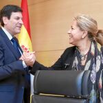 Rosa Valdeón junto al portavoz del Grupo Parlamentario Popular, Carlos Fernández Carriedo