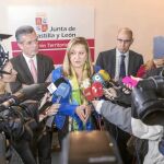 Pilar del Olmo informa sobre las gestiones efectuadas en relación a la actividad industrial de la empresa Nissan