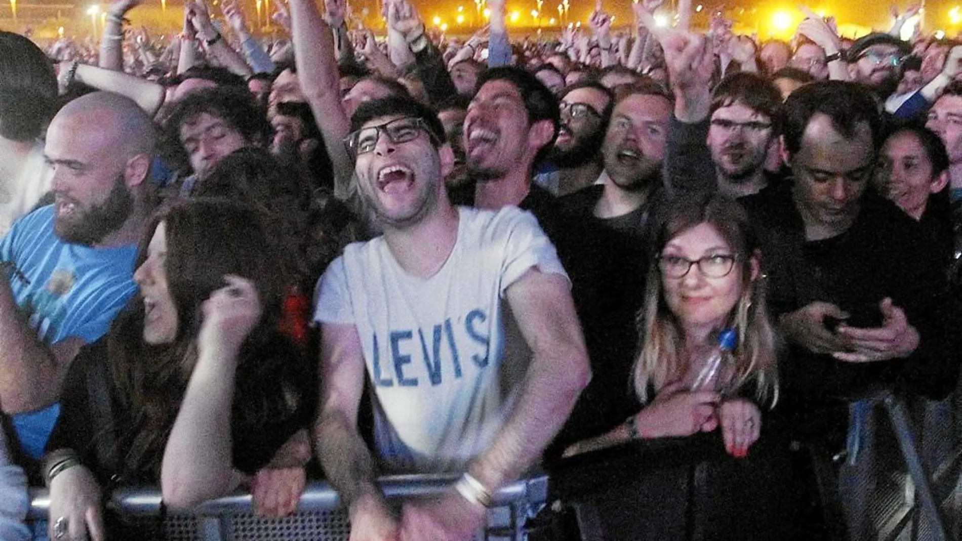 El público ansioso antes del inicio del concierto de Radiohead en el Primavera Sound
