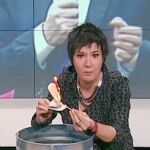 La presentadora de TV3 Emper Moliner quema un ejemplar de la Constitución española en directo