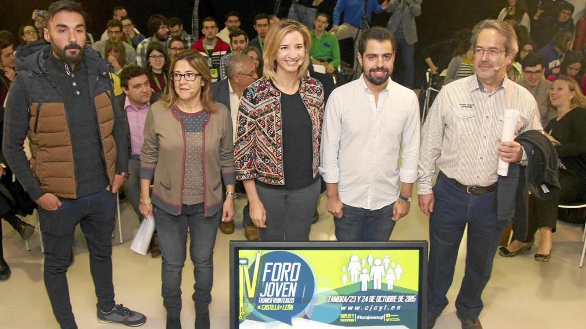 La consejera Alicia García inaugura el IV Foro Joven, junto a Eduardo Carazo, Roberto López, Mayte Martín y Guarido