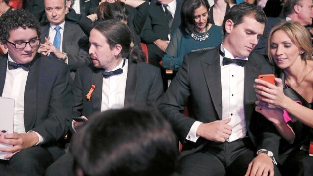 Cumplidores con el «dress code». Tanto Pablo Iglesias como Albert Rivera cumplieron con la etiqueta de la gala, sorprendió el primero