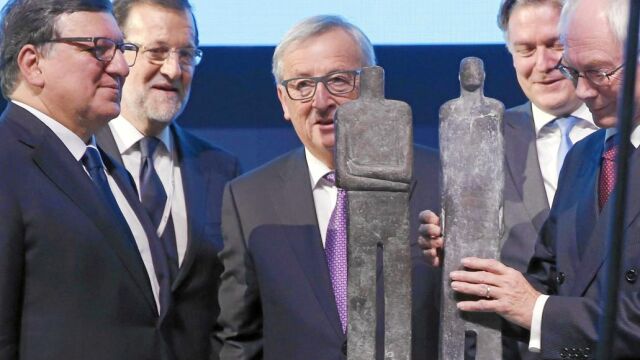 Rajoy entrega a Van Rompuy y a Durao Barroso el Premio al Mérito del Partido Popular ante Juncker y López-Istúriz