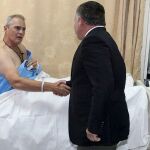 El rey Abdullah de Jordania, visita en el hospital a los heridos en el ataque