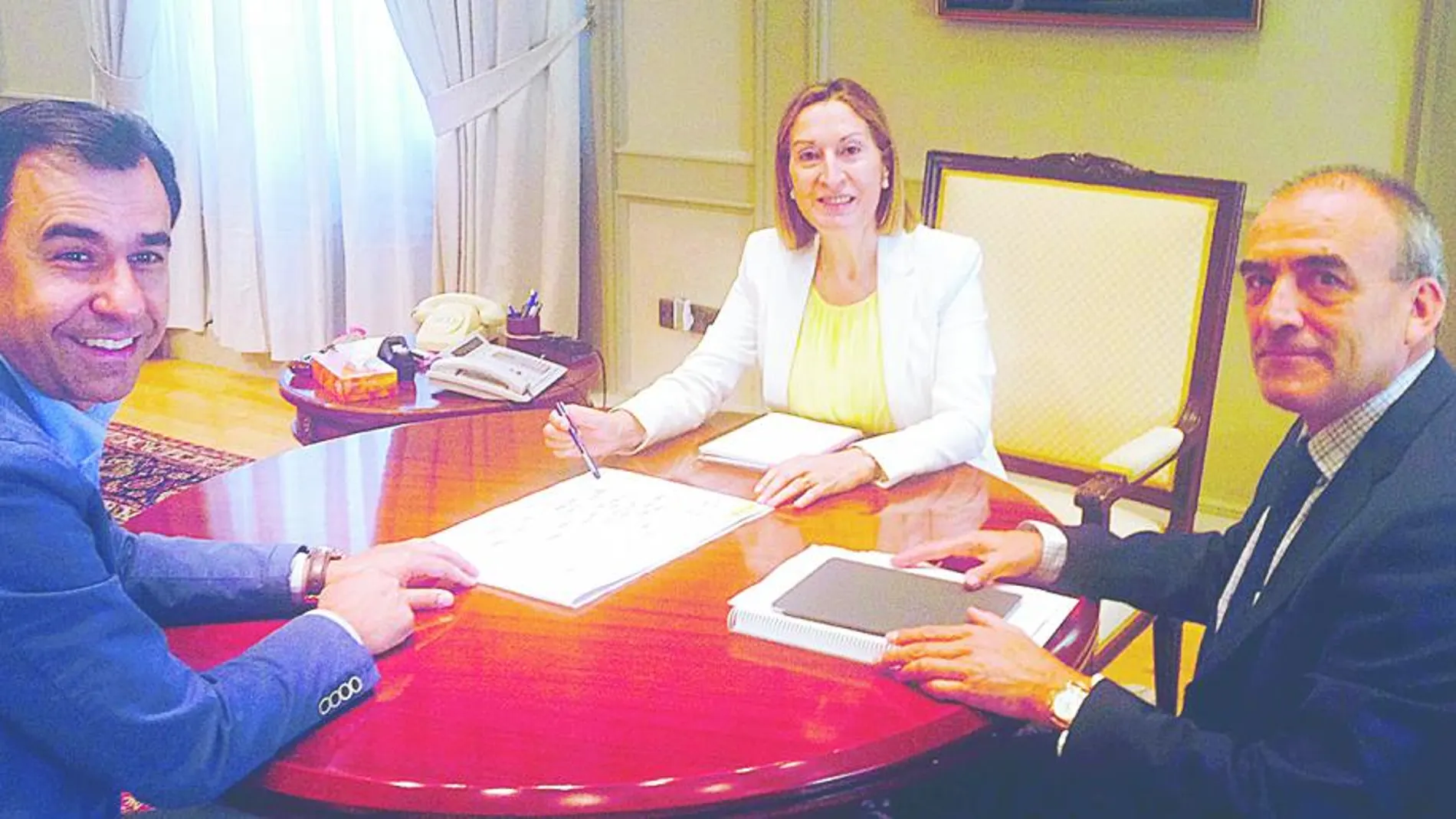 La ministra Ana Pastor se reúne con Fernando Martínez Maíllo y Manuel Niño, ayer en Madrid