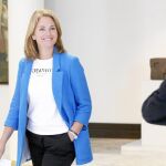La presidenta del PP vasco, Arantza Quiroga, ayer en el Parlamento vasco a su llegada a la rueda de prensa que ofreció a los medios