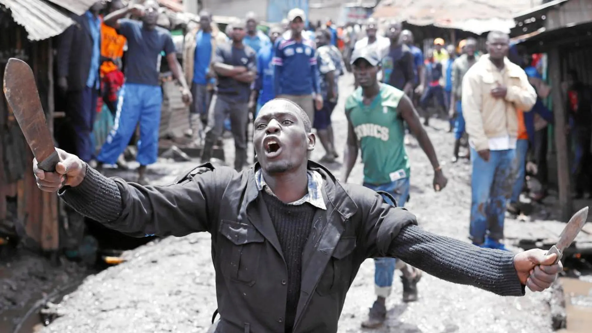 Un opositor gesticula en medio de los choques con la Policía en Nairobi