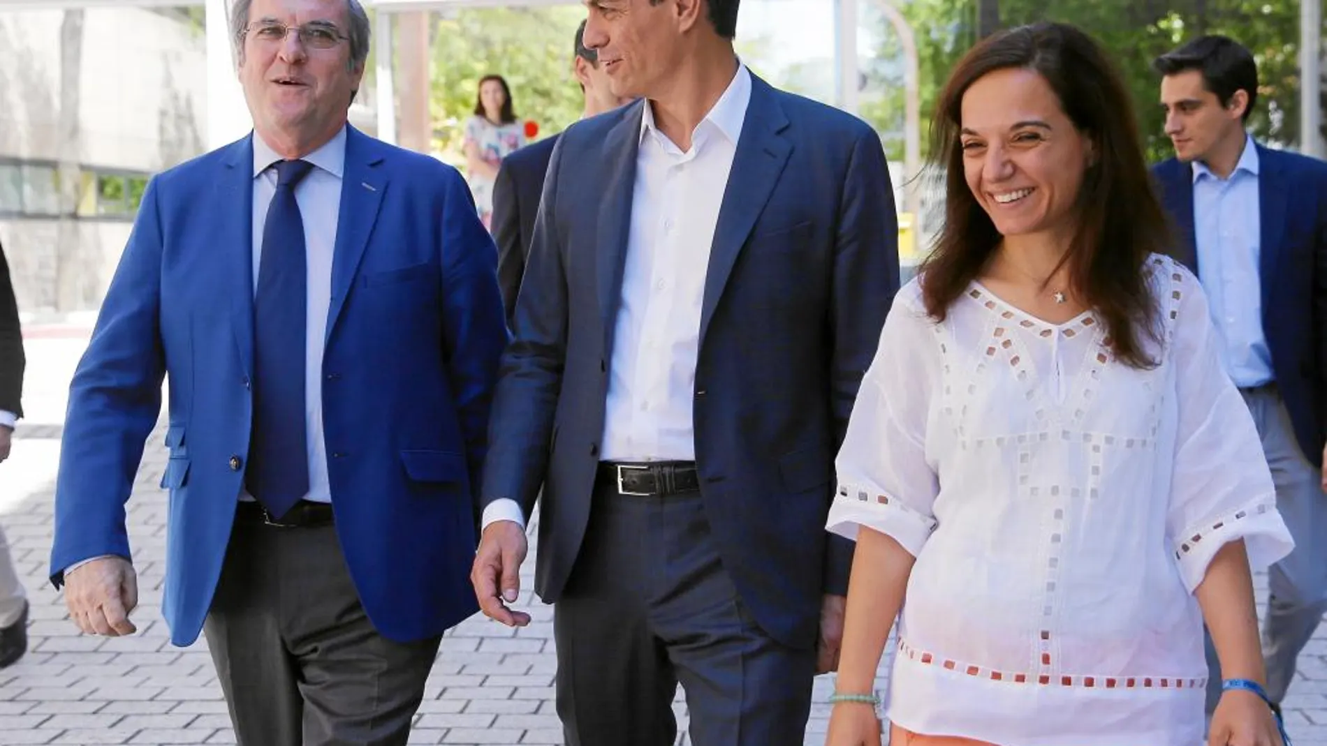 El portavoz del PSOE en la Asamblea, Gabilondo, junto a Sánchez y Hernández, en una imagen de archivo