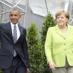La canciller alemana, Angela Merkel, y el expresidente de Estados Unidos Barack Obama antes de participar en la mesa redonda "estar involucrado en la democracia: tomar responsabilidad local y globalmente"