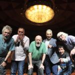 Los integrantes de Les Luthiers posan en el escenario del Teatro de la Maestranza de Sevilla