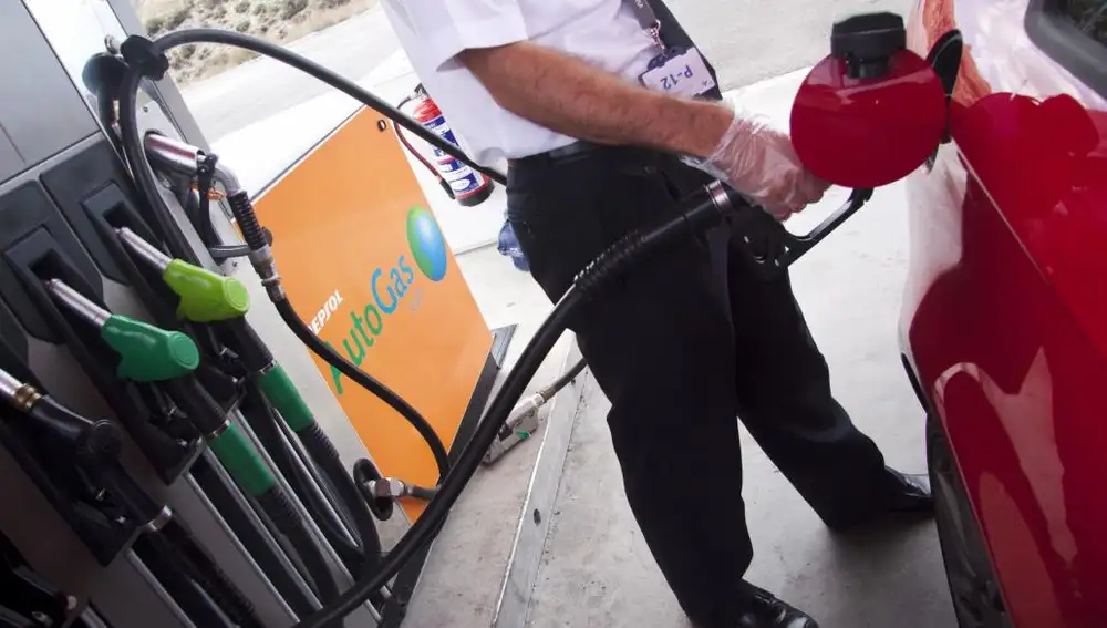 La OCU ha analizado el precio de la gasolina y el diesel en 8.705 gasolineras repartidas por todo el territorio nacional.