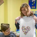Susana Díaz, ayer, durante una visita a la residencia «Carmen Sevilla II» de la Fundación ANDE