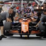 Los mecánicos de McLaren en el gran premio de Singapur