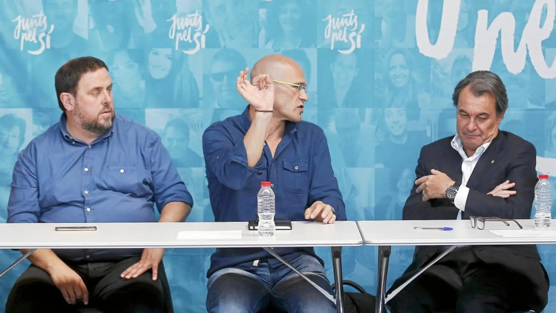 Oriol Junqueras, Raül Romeva y Artur Mas celebran los resultados de los comicios