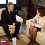 El presidente de la Generalitat, Ximo Puig, junto a la portavoz del PP, Isabel Bonig