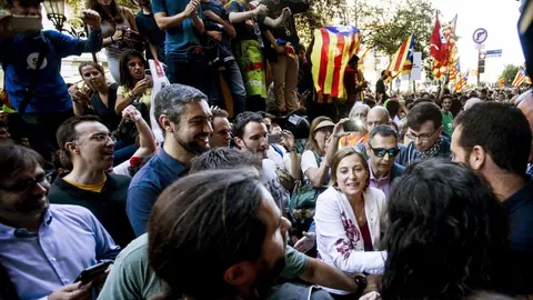 La presidenta del Parlament catalán, Carme Forcadell (c), lidera las manifestaciones independentistas
