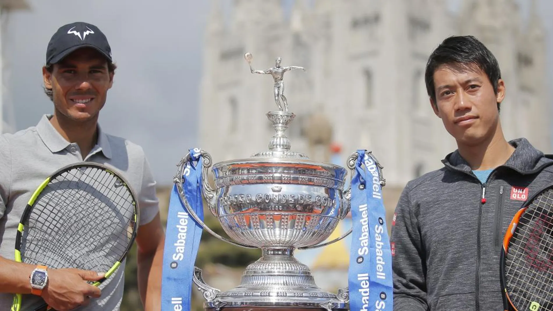 Nadal, junto a Nishikori, ayer, en la presentación del Godó