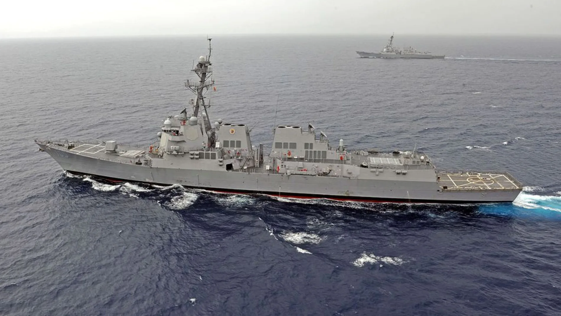 El destructor estadounidense USS Dewey