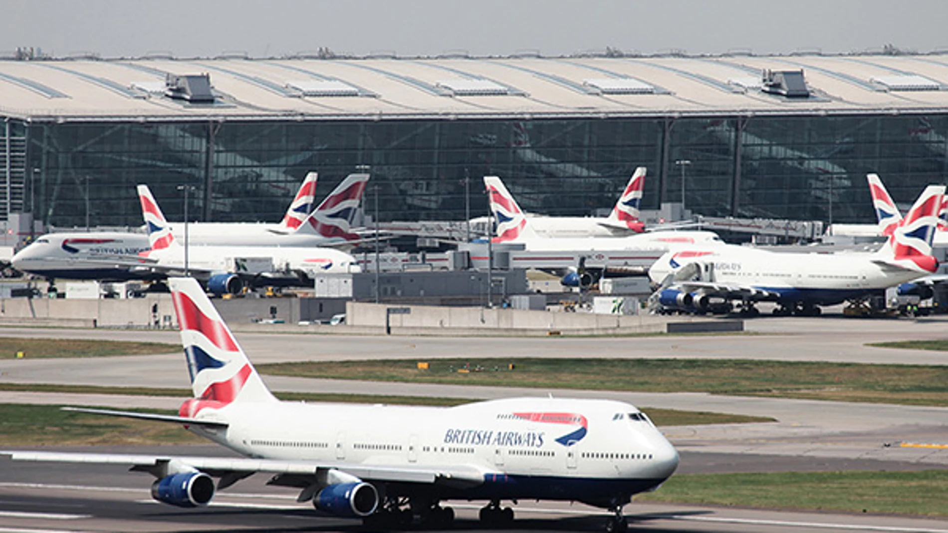 Un avión de British Airways en Heathrow.