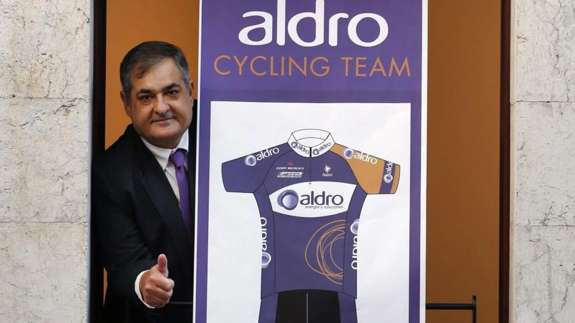 Manolo Saiz, exdirector del ONCE desde 1989 hasta 2003, regresa a la escena ciclista como director del Aldro Team sub-23.
