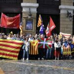 Un momento de la concentración en el arenal bilbaino, en apoyo al referéndum catalán convocada en las tres capitales vascas por la ANC Euskal Herria
