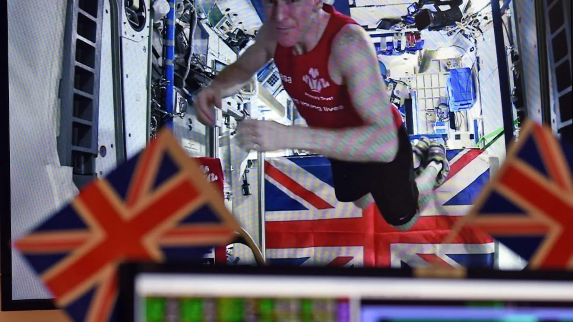 El astronauta británico tras completar la maratón en Estación Espacial Internacional