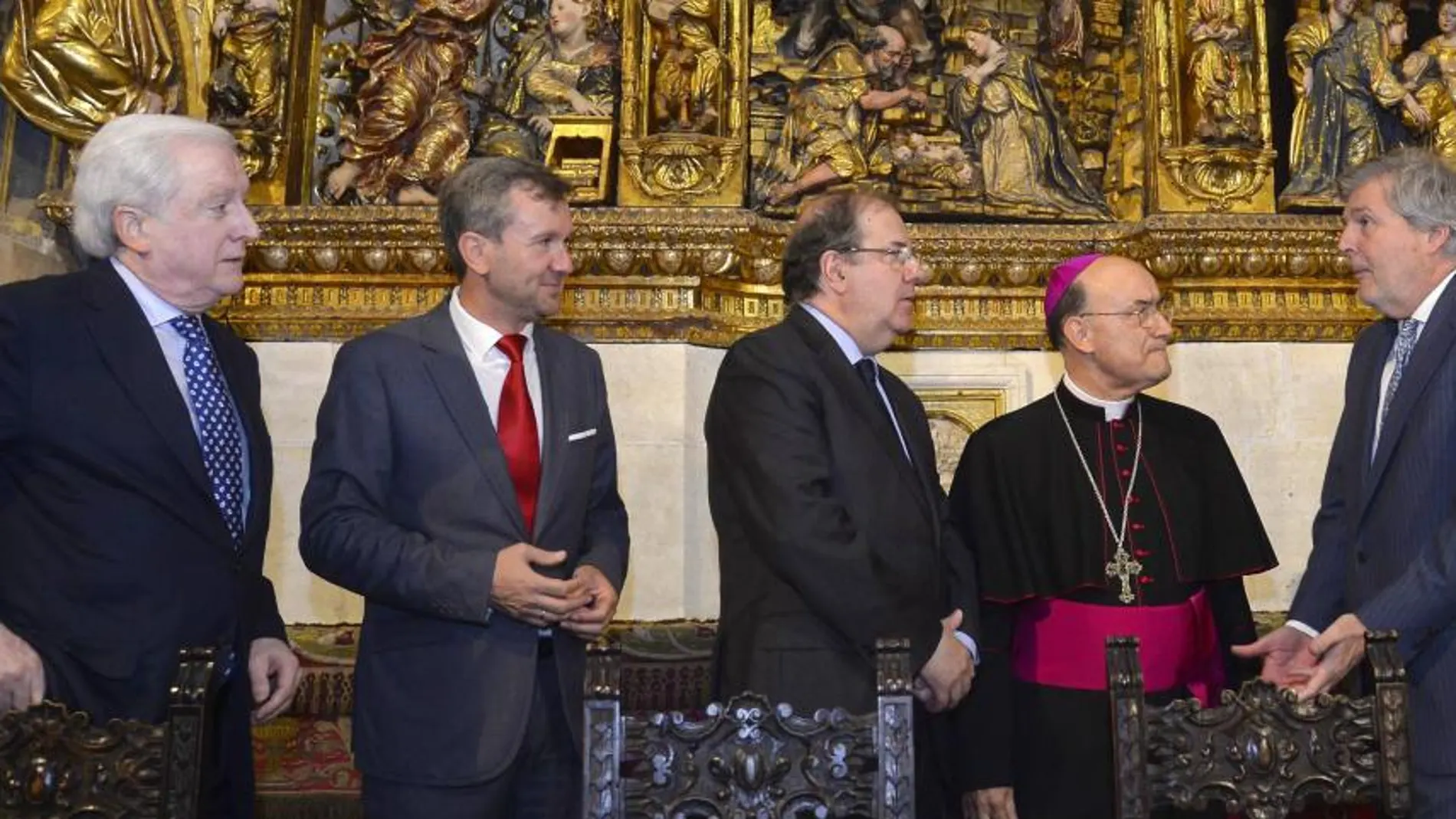 Antonio Miguel Méndez Pozo, Javier Lacalle, Juan Vicente Herrera, Fidel Herráez e Íñigo Méndez de Vigo en la constitución de la Fundación