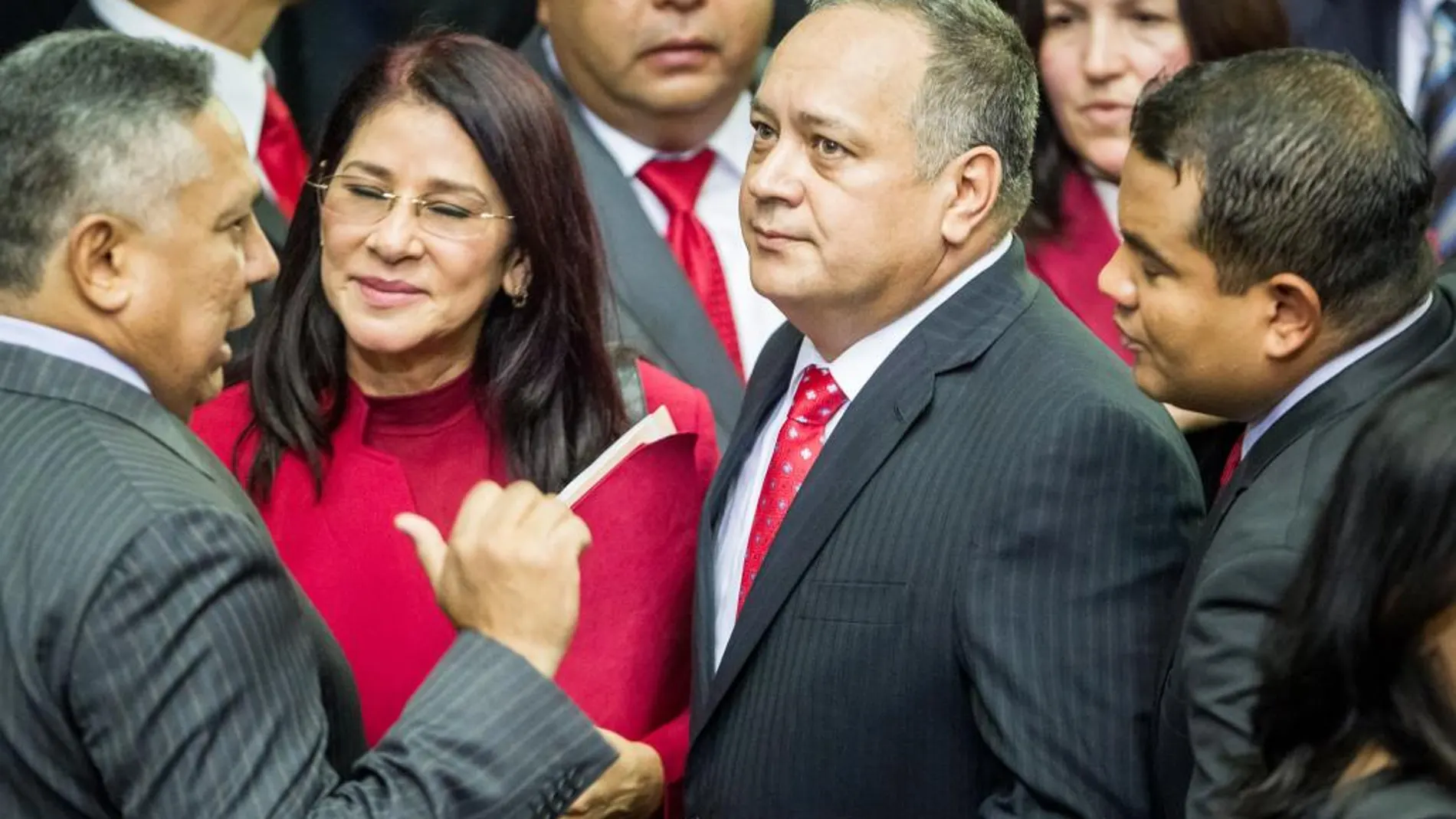 Los diputados del Partido Socialista Unido de Venezuela Pedro Carreño, Cilia Flores y Diosdado Cabello antes de abandonar la Asamblea Nacional