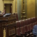 El presidente del Congreso, Jesús Posada (i), ha expulsado de la tribuna de oradores del Congreso al diputado de Amaiur Sabino Cuadra
