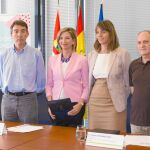 La consejera de Familia, Alicia García, junto a Faustino Temprano, Ángel Hernández y Ángela de Miguel