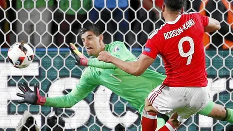 Tras una jugada excepcional, Robson-Kanu superó con facilidad a Courtois y adelantó a Gales