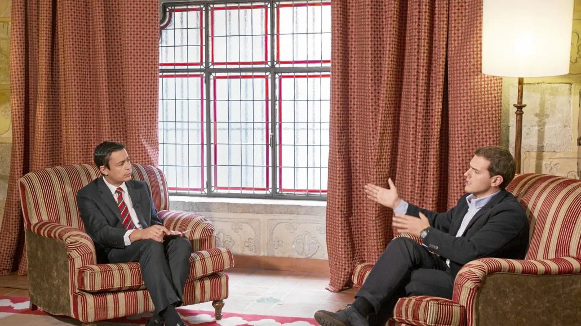 El líder de Ciudadanos, Albert Rivera, en la entrevista realizada por el director de informativos de RTVCyL, Eduardo Gordaliza