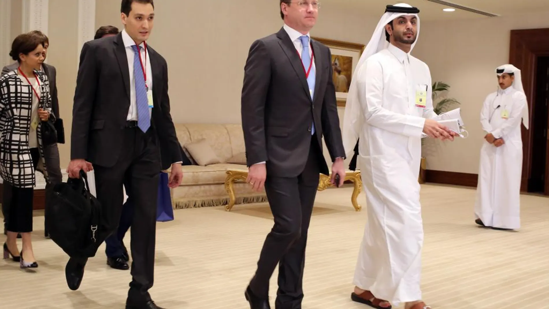 El ministro de Energía ruso Alexander Novak, llega en Doha a la reunión de países productores de petróleo.
