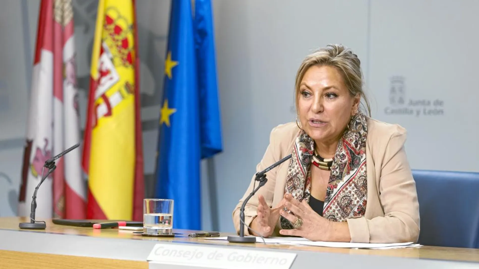 La vicepresidenta de la Junta y portavoz, Rosa Valdeón, en rueda de prensa posterior a la reunión del Consejo de Gobierno