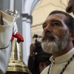 Antonio Banderas y su corazón cofrade, como reza la letra del himno de María Santísima de Lágrimas y Favores, se han reencontrado con su Virgen de Málaga