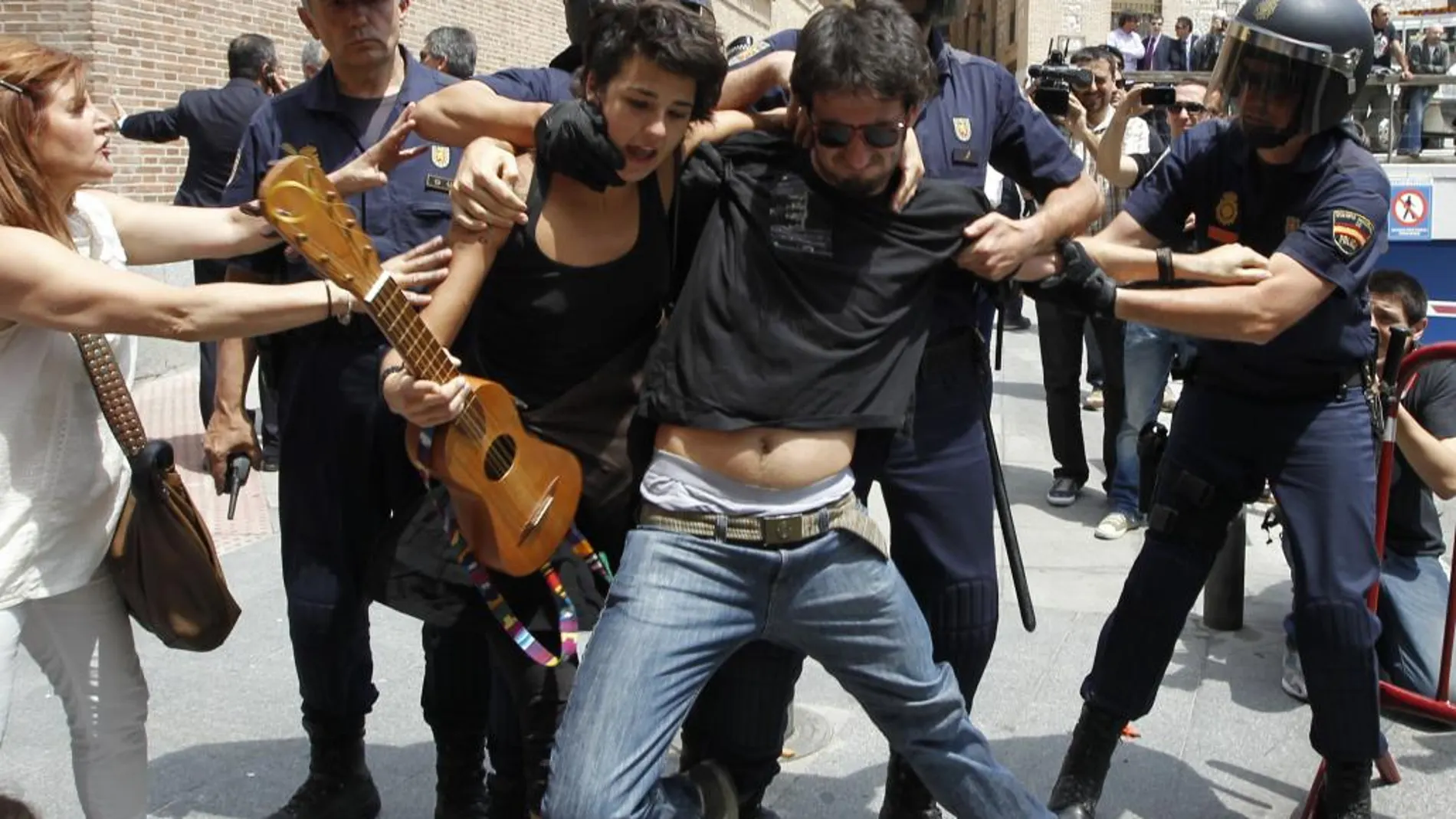 Agentes antidisturbios, durante un desalojo en Madrid