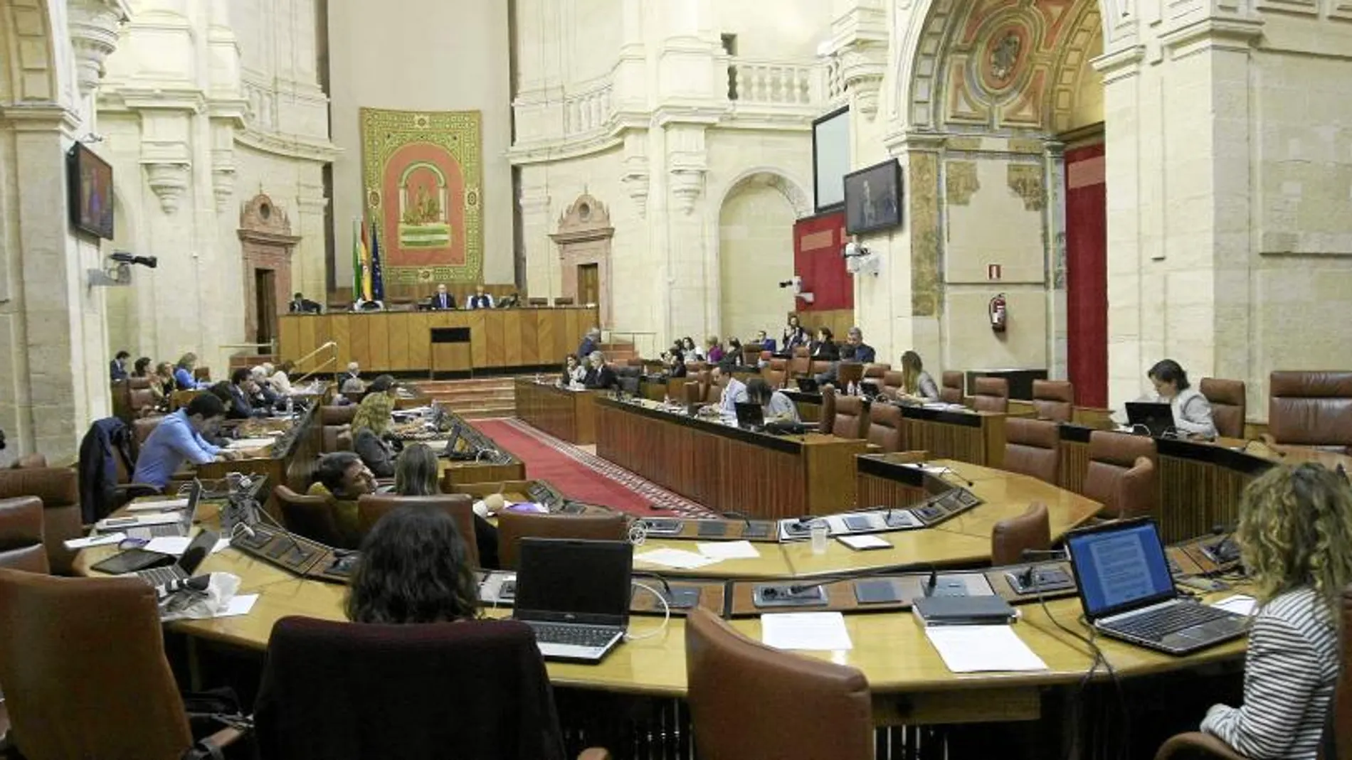 El Pleno de la décima legislatura andaluza lo conforman 109 diputados de cinco formaciones políticas diferentes