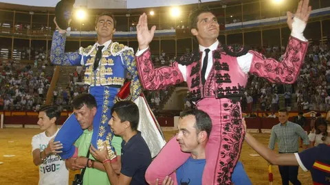 El Fandi y Cayetano salen a hombros