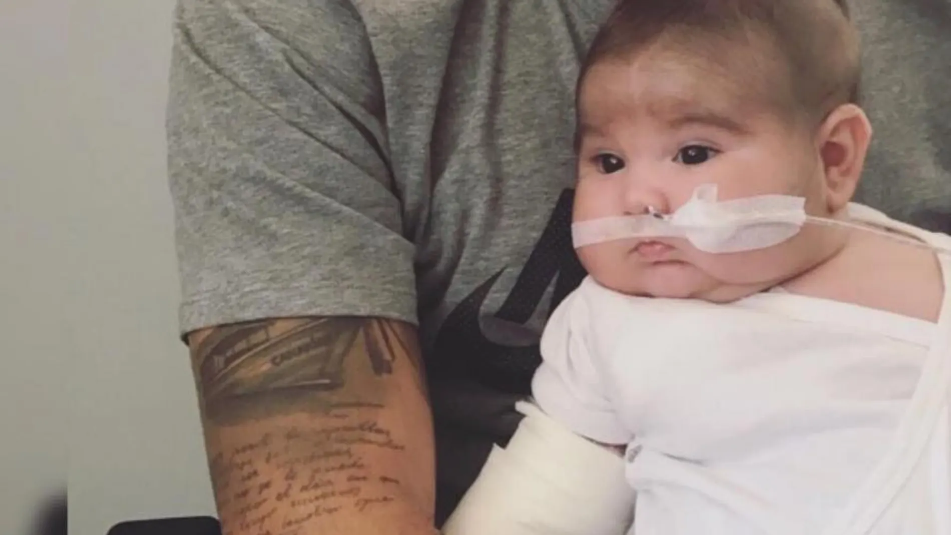 El emotivo mensaje del futbolista Jesé a su hijo de tres meses, con problemas de salud